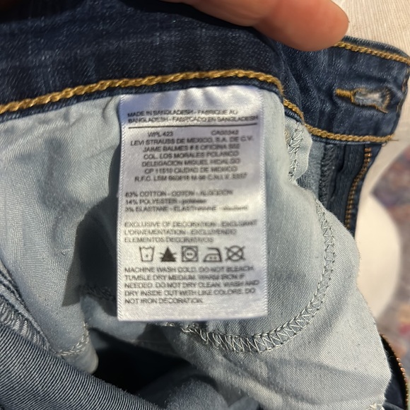 Denizen from Levi’s Cropped distressed jeans - Picture 8 of 12